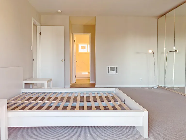 2201 Virginia St — Photo 14