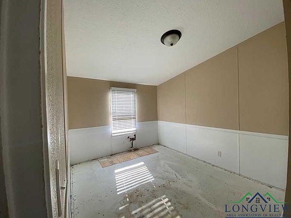 4th image of 107 Askew St