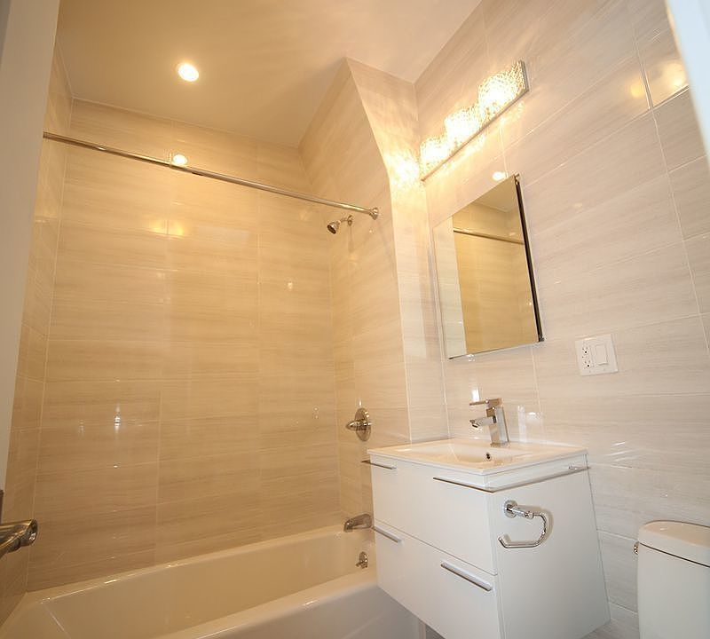 2nd image of 926 President St #5R