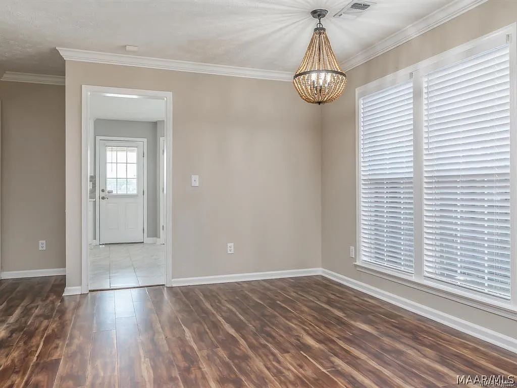 3 bed, 2.0 bath, 1353 sqft, $1,700 — Photo 4