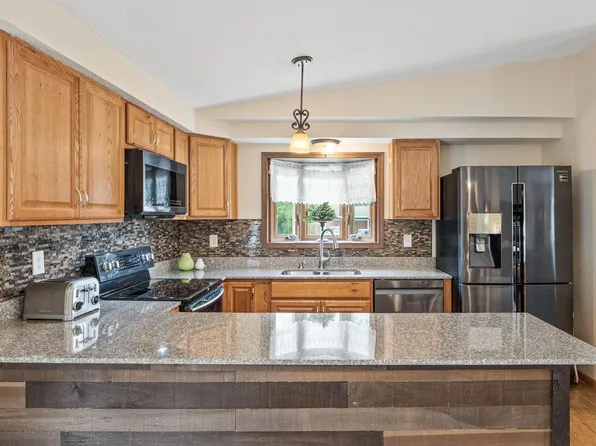 7667 Aldrich Cir N, Brooklyn Park, MN 55444