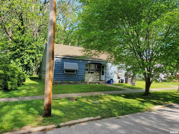 607 N Almond St, Carbondale, IL 62901