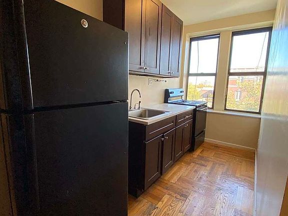 3rd image of 535 Parkside Ave APT 6D