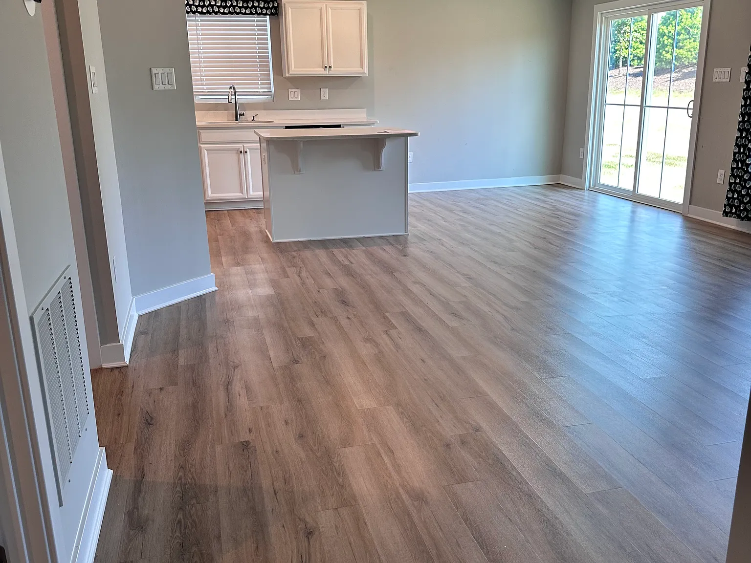 3 bed, 1348 sqft, $2,300 — Photo 4