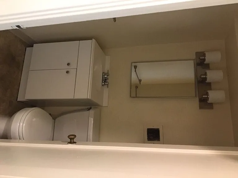 Eugene Manor Apartments — Photo 12