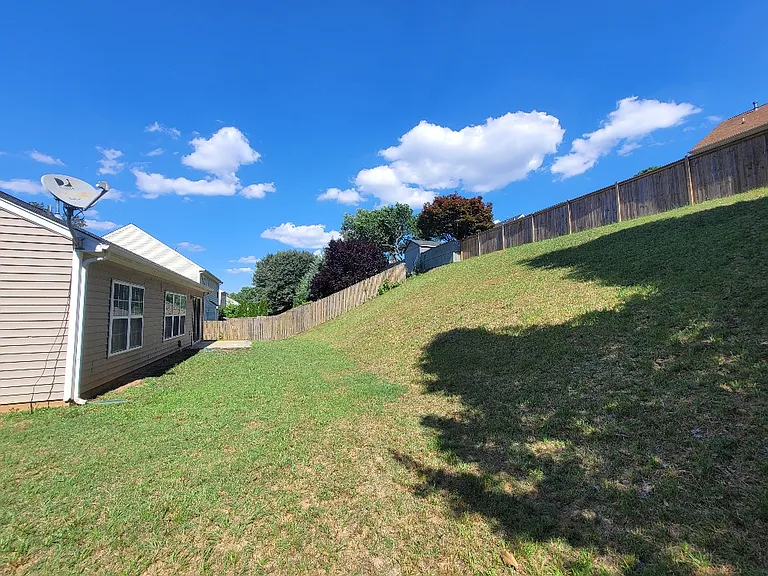 328 Highgate Cir — Photo 16