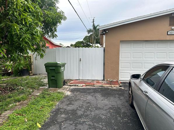 421 SW 70th Ter