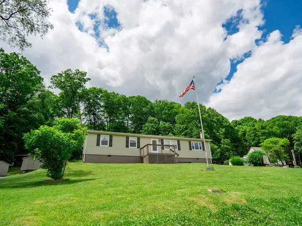 138 Circle Ave, Rainelle, WV 25962