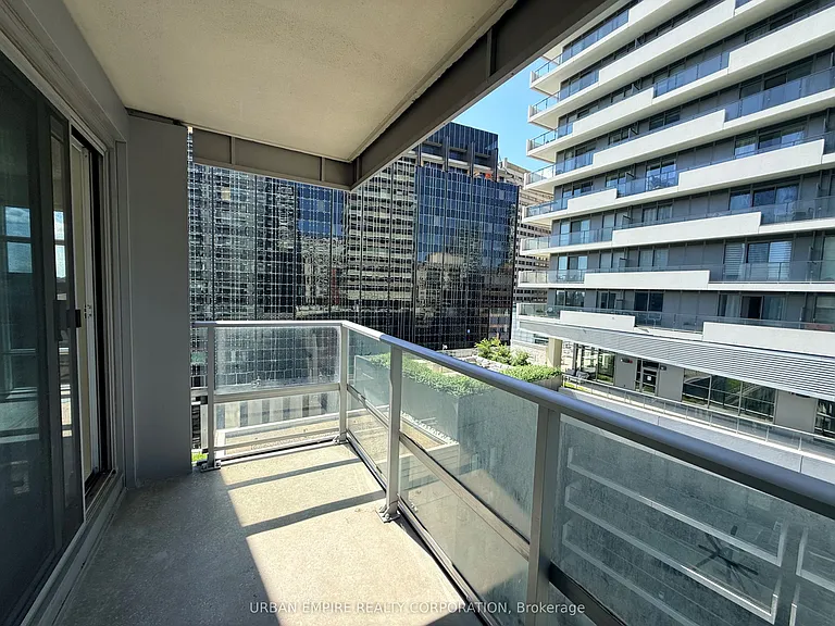 2191 Yonge St #1208 — Photo 9