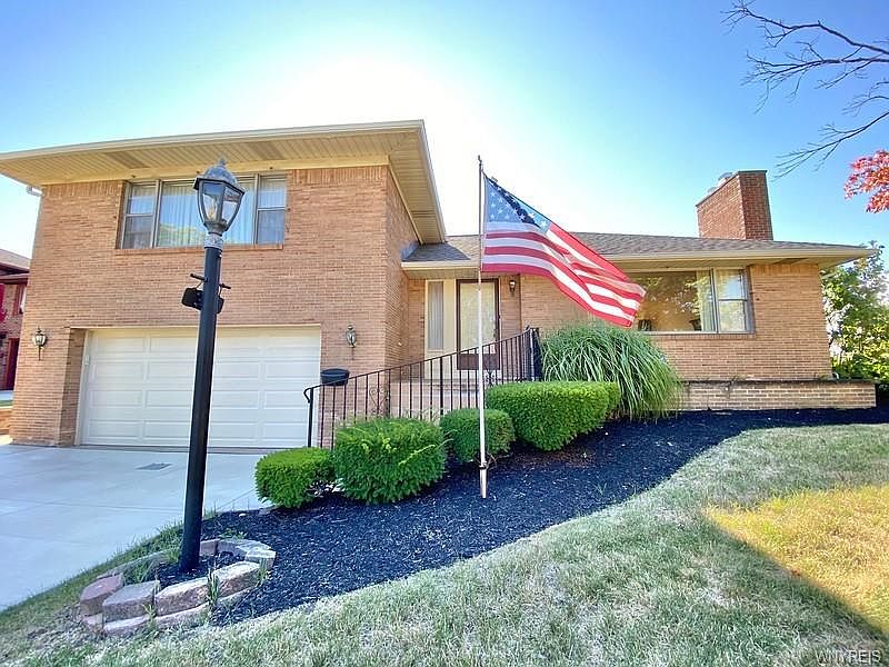 1st image of 32 Calderwood Dr
