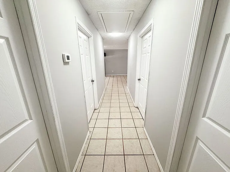 Valley View Apartments — Photo 18