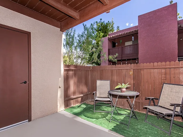 Broadway Proper Apartment ** One Month Free**W/D Included — Photo 32