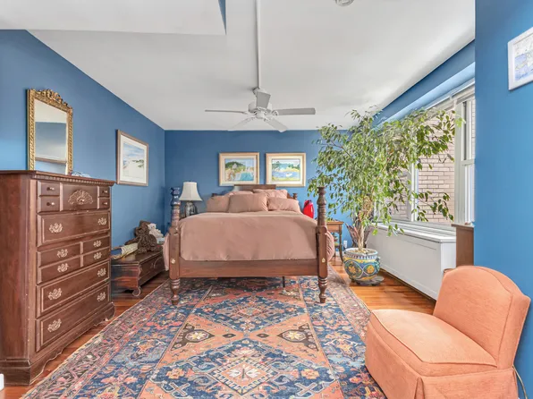 305 East 24th Street image 10 of 27