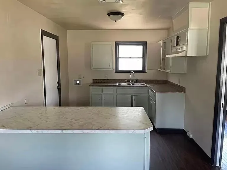 910 Circle Dr — Photo 8