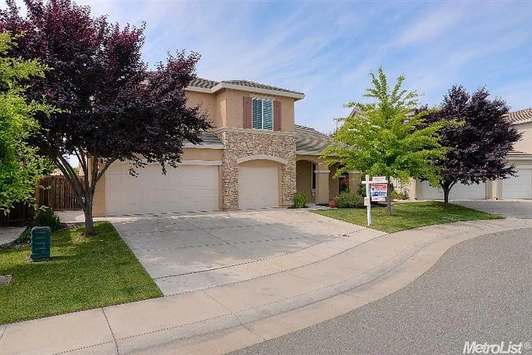 2290 Dunsley Cir photo 1