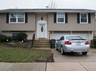 5245 Crescent Green Ln, Oak Forest, IL 60452