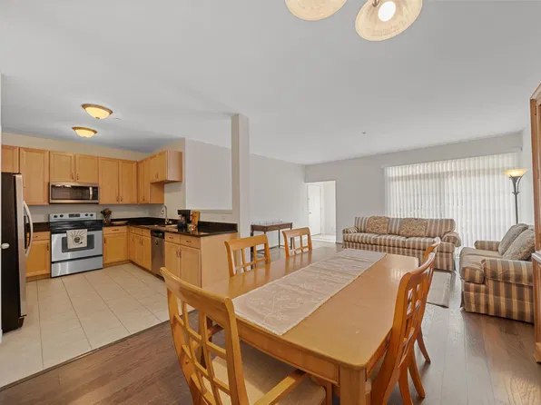 228 W Oakbrook Dr, Ann Arbor, MI 48103