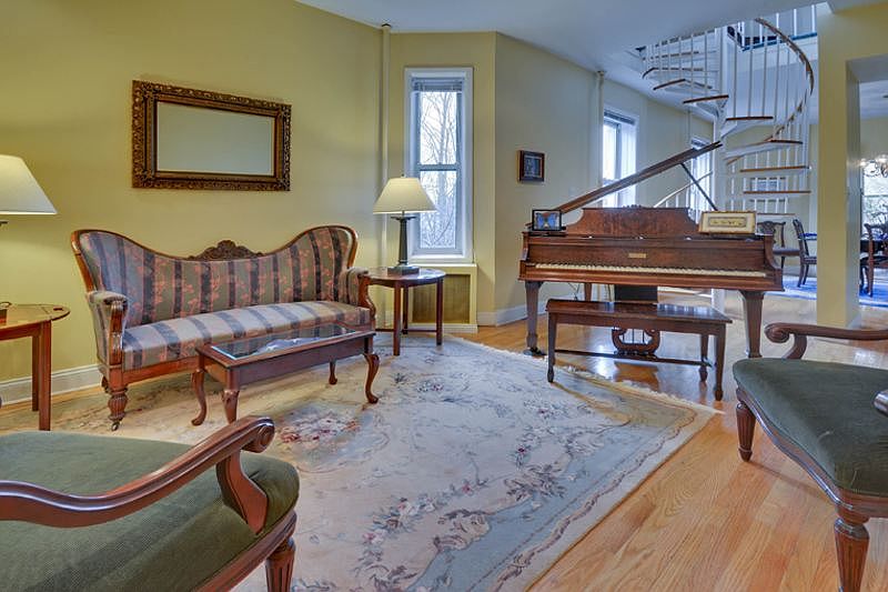1st image of 32 Willow Pl APT 6