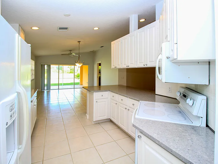 10882 SW Dardanelle Dr — Photo 17