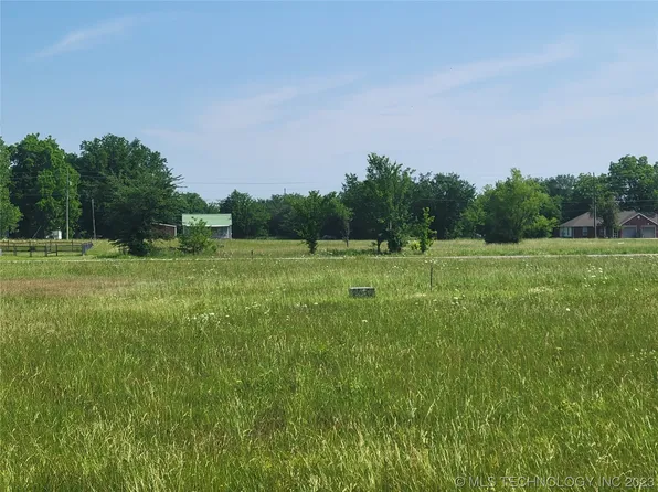 6 NW 7th St, Wagoner, OK 74467