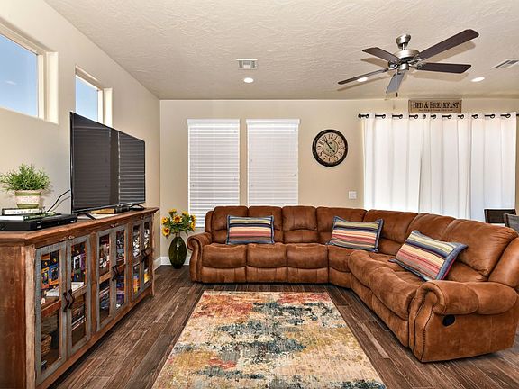 4th image of 1622 W Canyon Tree Dr