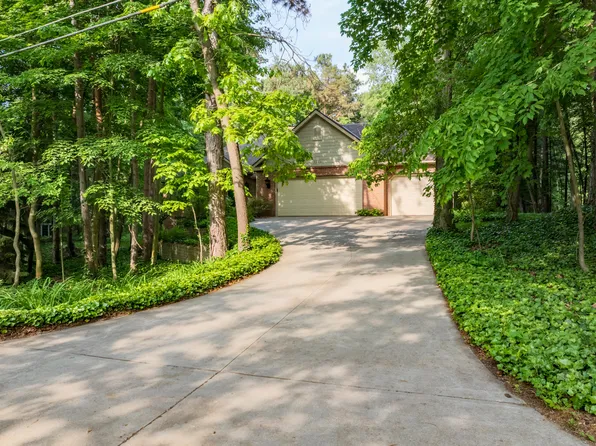 6602 E Eagle Lake Dr, Kalamazoo, MI 49009