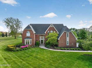 9211 Shadow Brook Dr, Sylvania, OH 43560