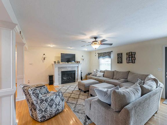 5th image of 1463 Hickory Gate Dr