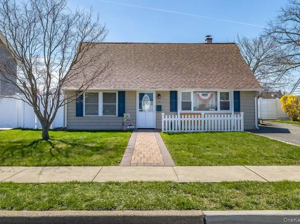 25 Park Lane, Bethpage, NY 11714