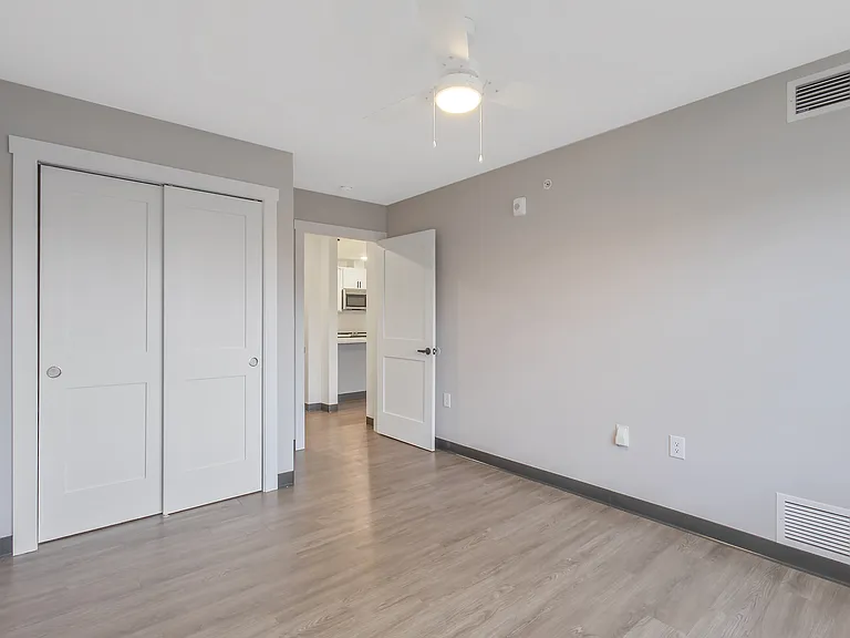 Loso Lakeside Apartments — Photo 27