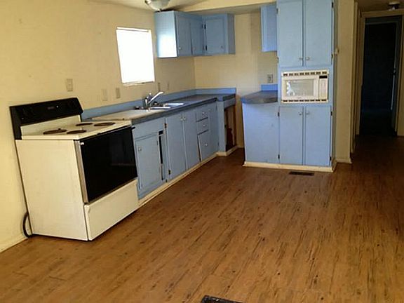 4th image of 446 Sherman Dr