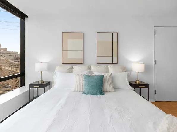 420 East 61st Street image 8 of 27