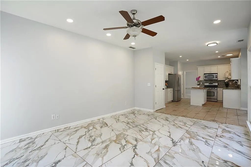 4 bed, 2.5 bath, 2487 sqft, $2,699 — Photo 4