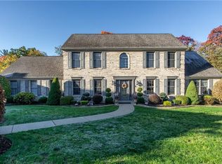 207 White Pine Ln, Cranberry Township, PA 16066