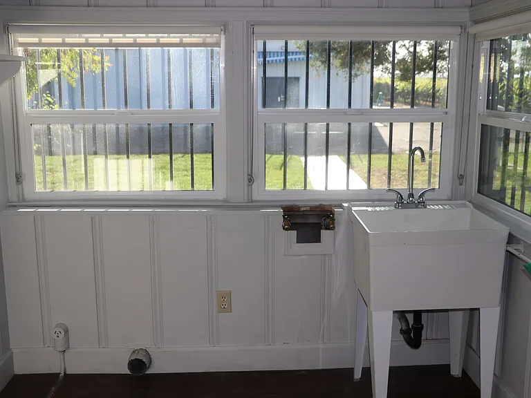 3214 S Leonard Ave — Photo 9