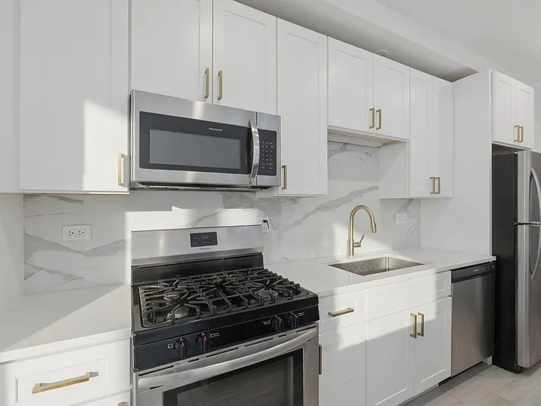 4939 N Saint Louis Ave #3 — Photo 4