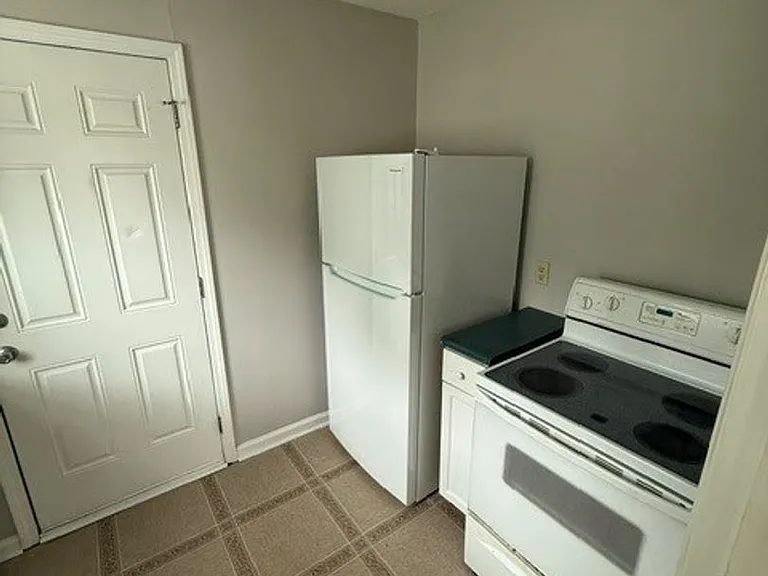 203 Sunset St — Photo 5