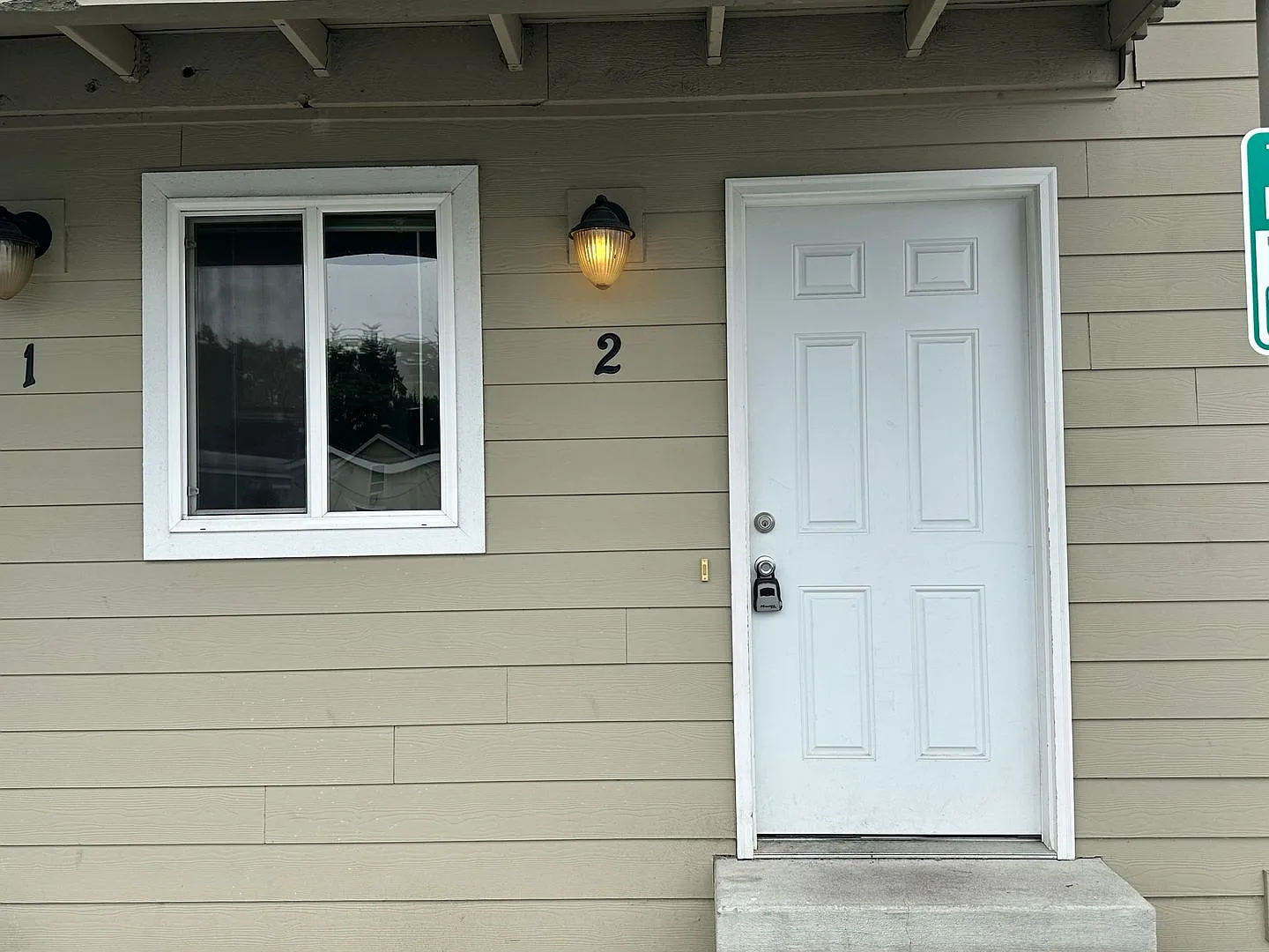 108 Baker Street Apartments — Photo 4