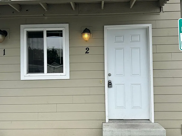 108 Baker St — Photo 4