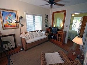 3rd image of 817 Pearl St