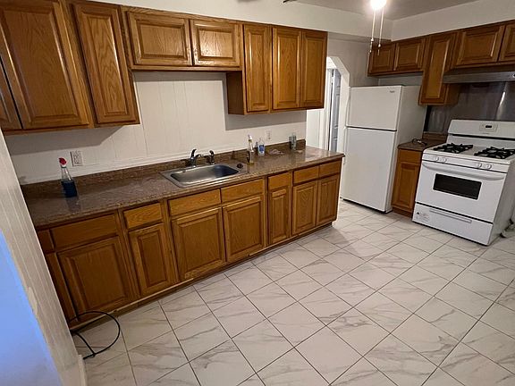 2nd image of 28 Hett Ave APT 2