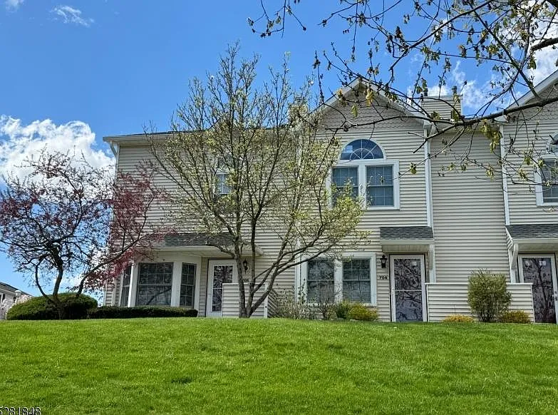 705 Bryant Dr