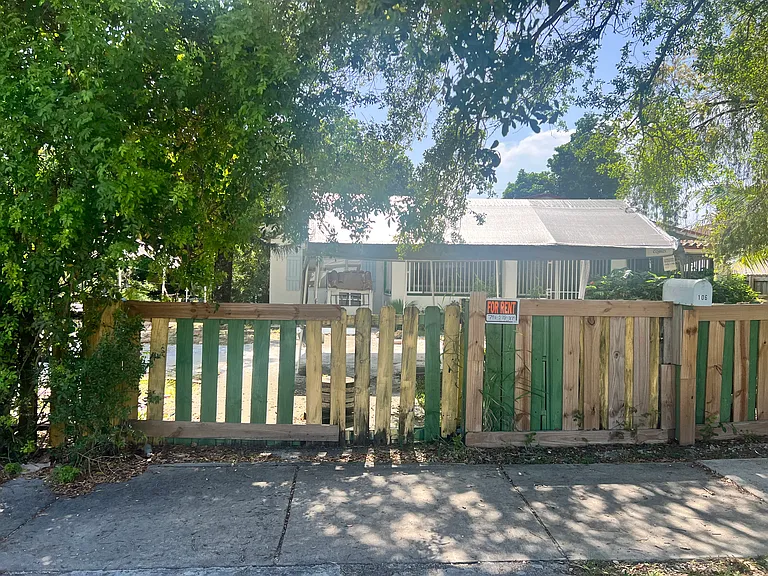 106 NW 8th Ave — Photo 2