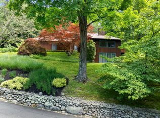 51 Old Mailcoach Rd, Redding, CT 06896