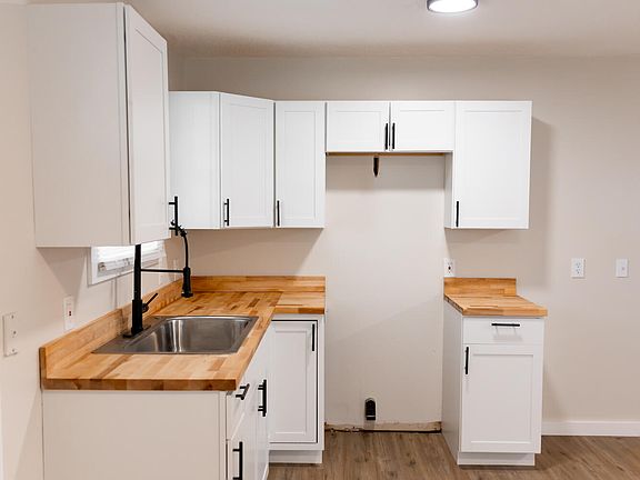 5th image of 1018 Jarvis Ave