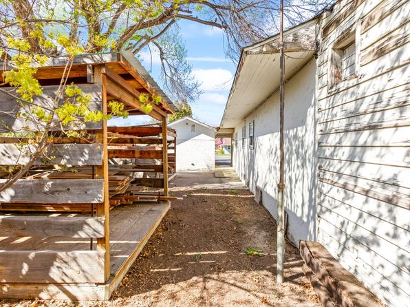 337 SE C St, Madras, OR 97741