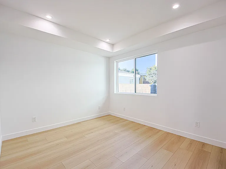 11730 Gilmore St — Photo 14