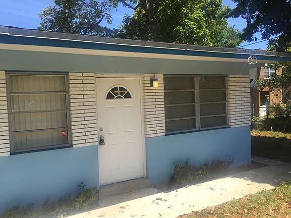 3rd image of 330 SW 19th St APT 1