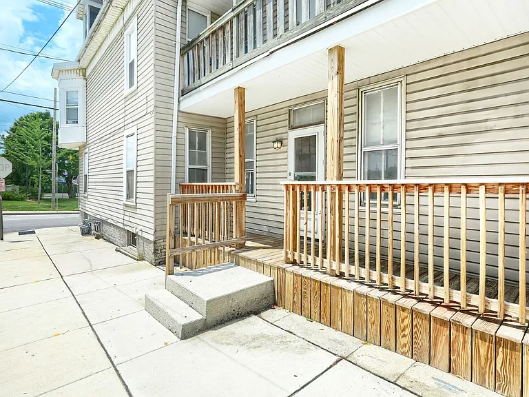 301 N Queen St — Photo 8