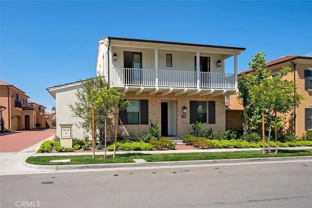 3 bed, 2.5 bath, 1948 sqft, $5,750 — Photo 1